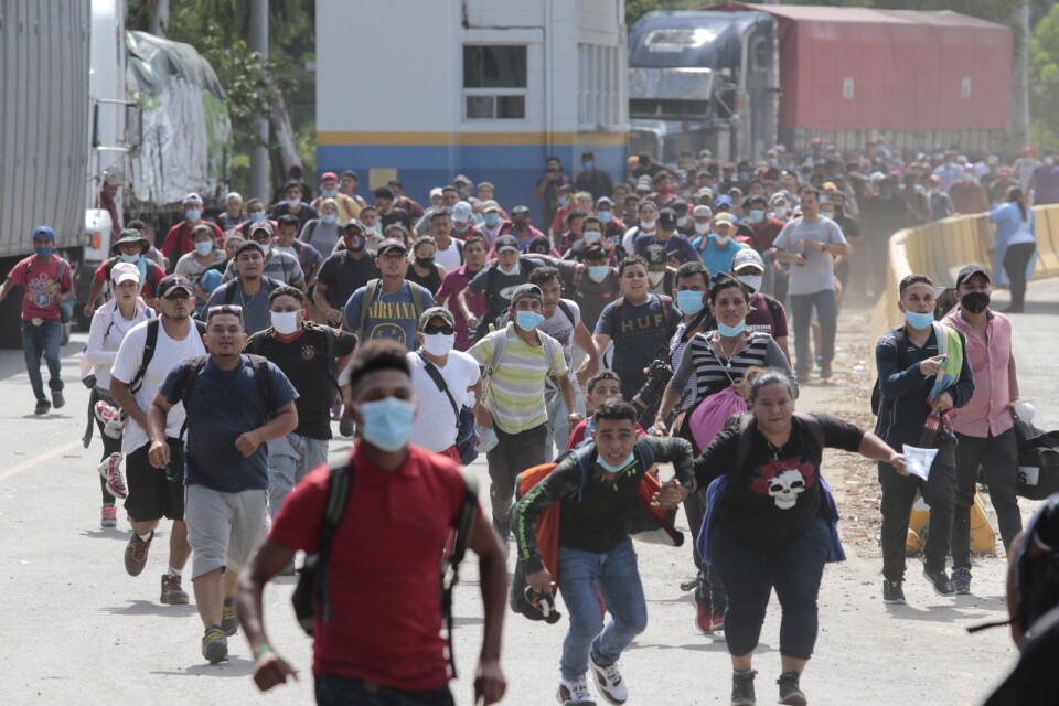 Tusentals migranter tog sig in i Guatemala från Honduras tidigare i veckan.