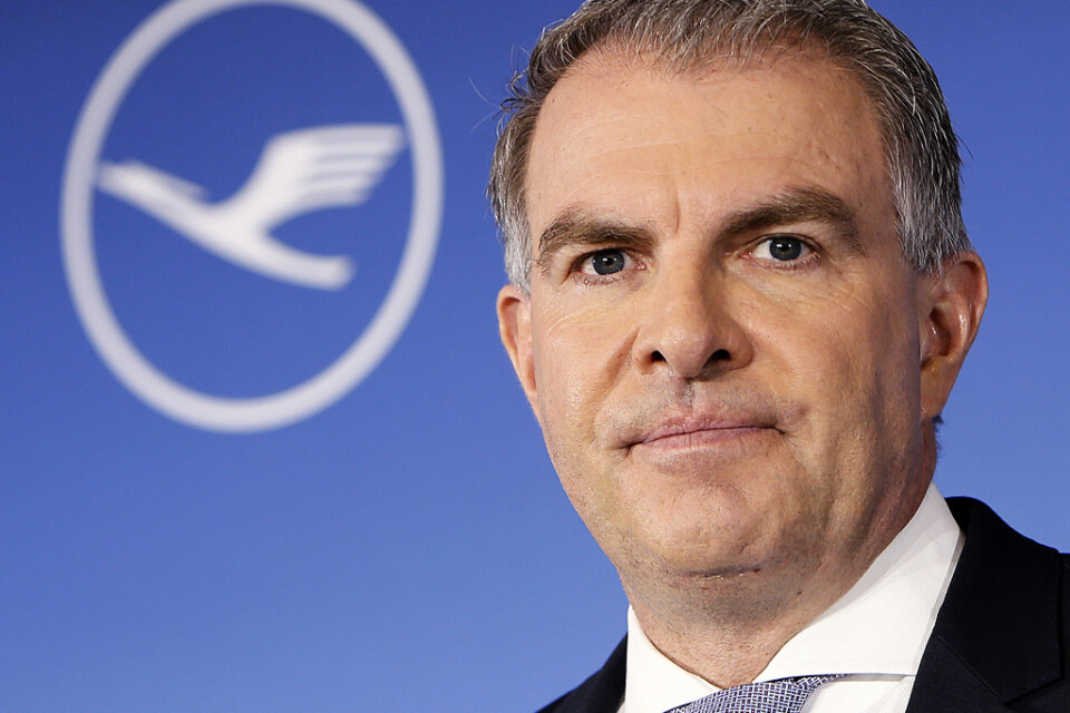 Lufthansas vd Carsten Spohr kan konstatera att på grund av coronautbrottet tappar flygbolaget över en kvarts miljard kronor om dagen. Arkivbild.