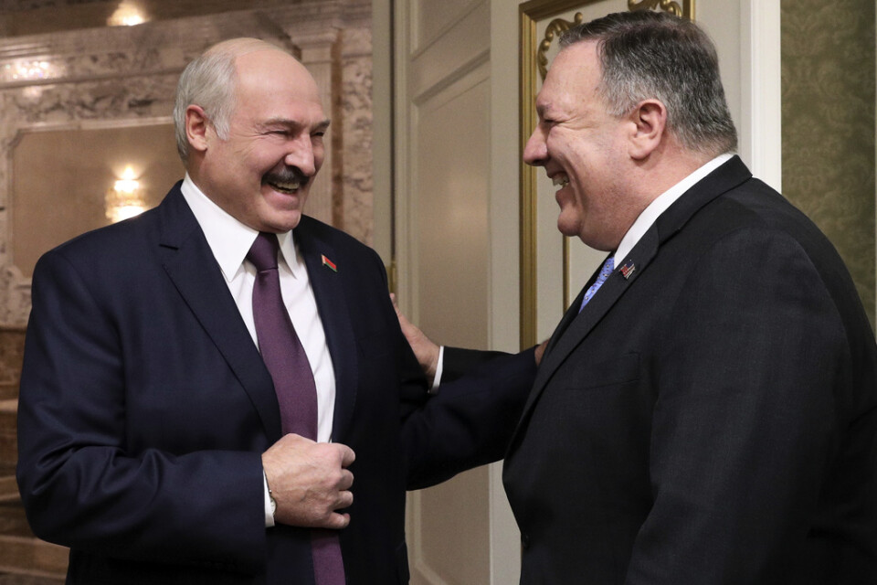 Alexandr Lukasjenko tillsammans med Mike Pompeo vid besöket i Minsk.