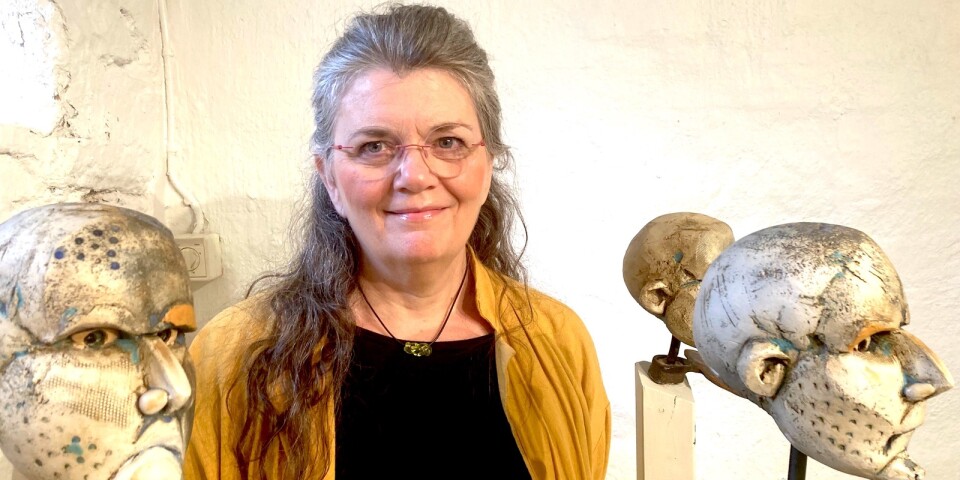 Dramatiska utspel i Gitte Linds kraftfulla keramiska skulpturer