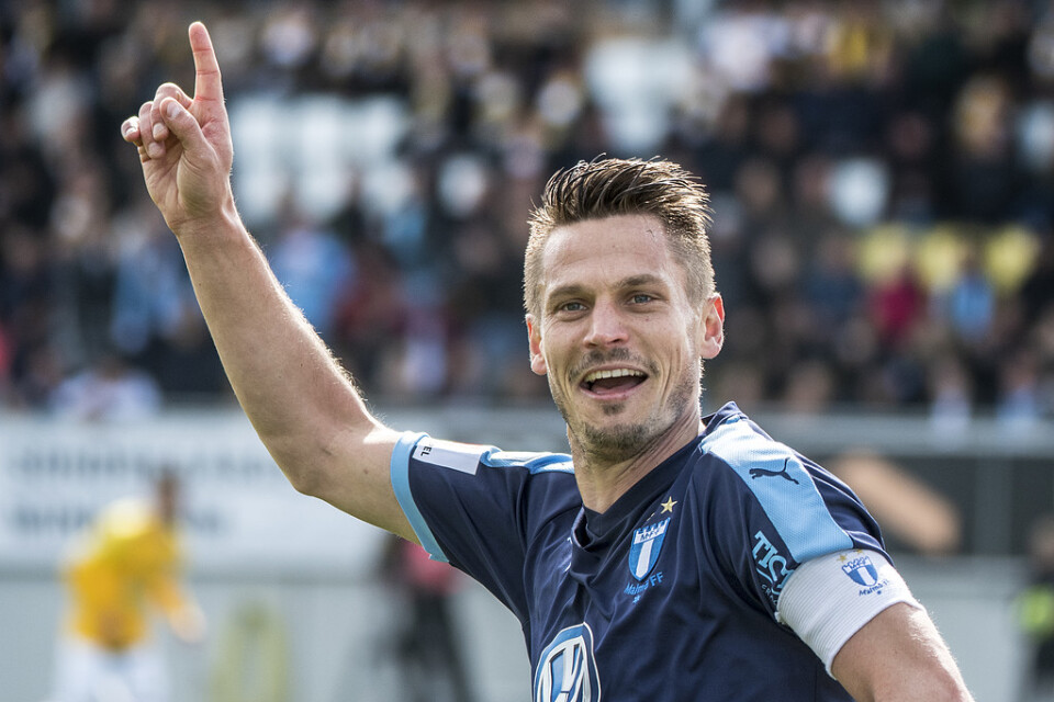 Malmös Markus Rosenberg jublar efter sitt andra mål under söndagens fotbollsmatch mot Falkenbergs FF.