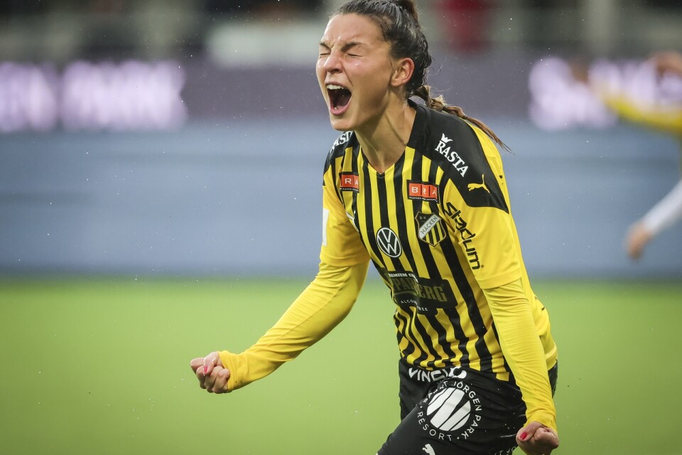 Häckens Johanna Rytting Kaneryd jublar med efter sitt 2-0-mål under lördagens fotbollsmatch i damallsvenskan mellan Häcken och Rosengård på Bravida Arena.