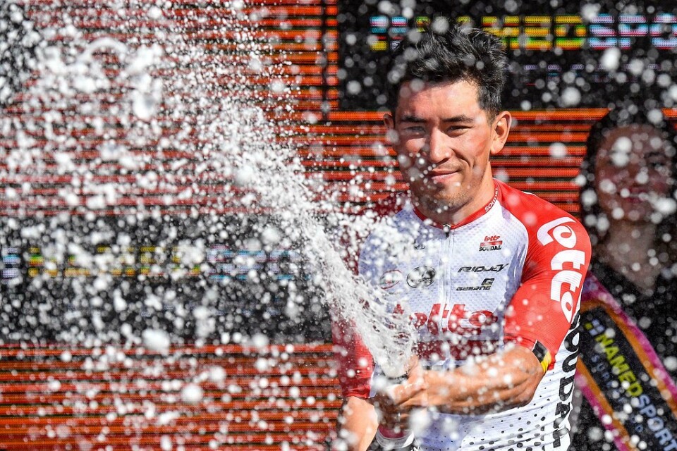 Caleb Ewan firade med bubbel efter onsdagens etappseger i Giro d'Italia.