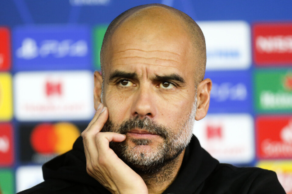Managern Pep Guardiola har ett försvarsproblem att lösa inför Manchester Citys möte med Sjachtar Donetsk i Champions League.