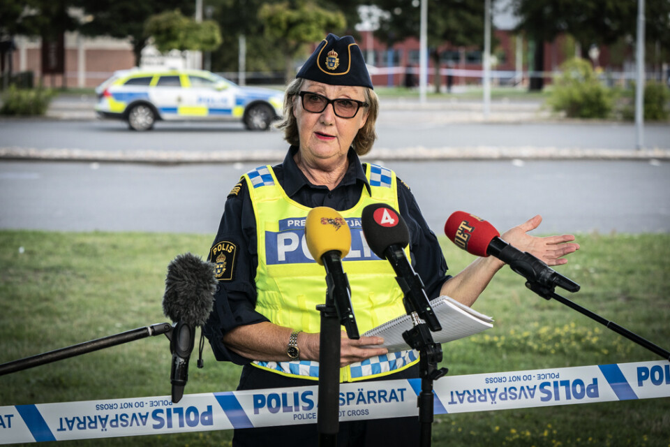 Tre personer vårdas på sjukhus med allvarliga skador efter en skottlossning i Kristianstad på måndagen.