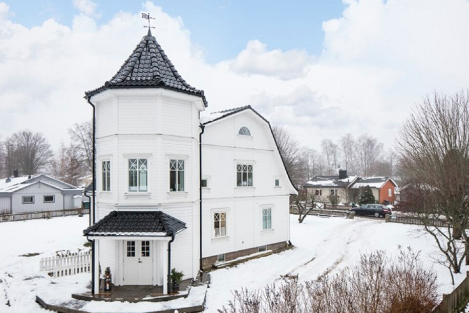 Villan i Sandsbro har ett utgångspris på 6 795 000 kronor. Foto: Fastighetsbyrån/Hemnet