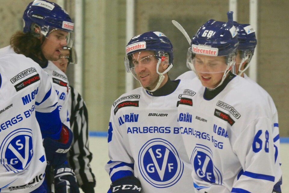 Robin Ekström spelar med Virserum i kvalserien mot division 2.