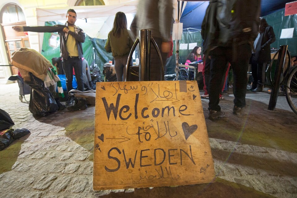2015 ledde flyktingkatastrofen i Syrien till att rekordmånga sökte asyl i Sverige. Det var då som migrationspolitiken lades om och blev bland de mest restriktiva i Europa. Nu förhandlar riksdagspartierna om ytterligare begränsningar.
