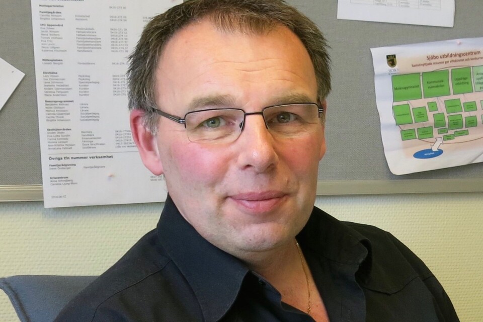 Richard Löfgren, chef för familjeförvaltningen, där skolorna ingår.