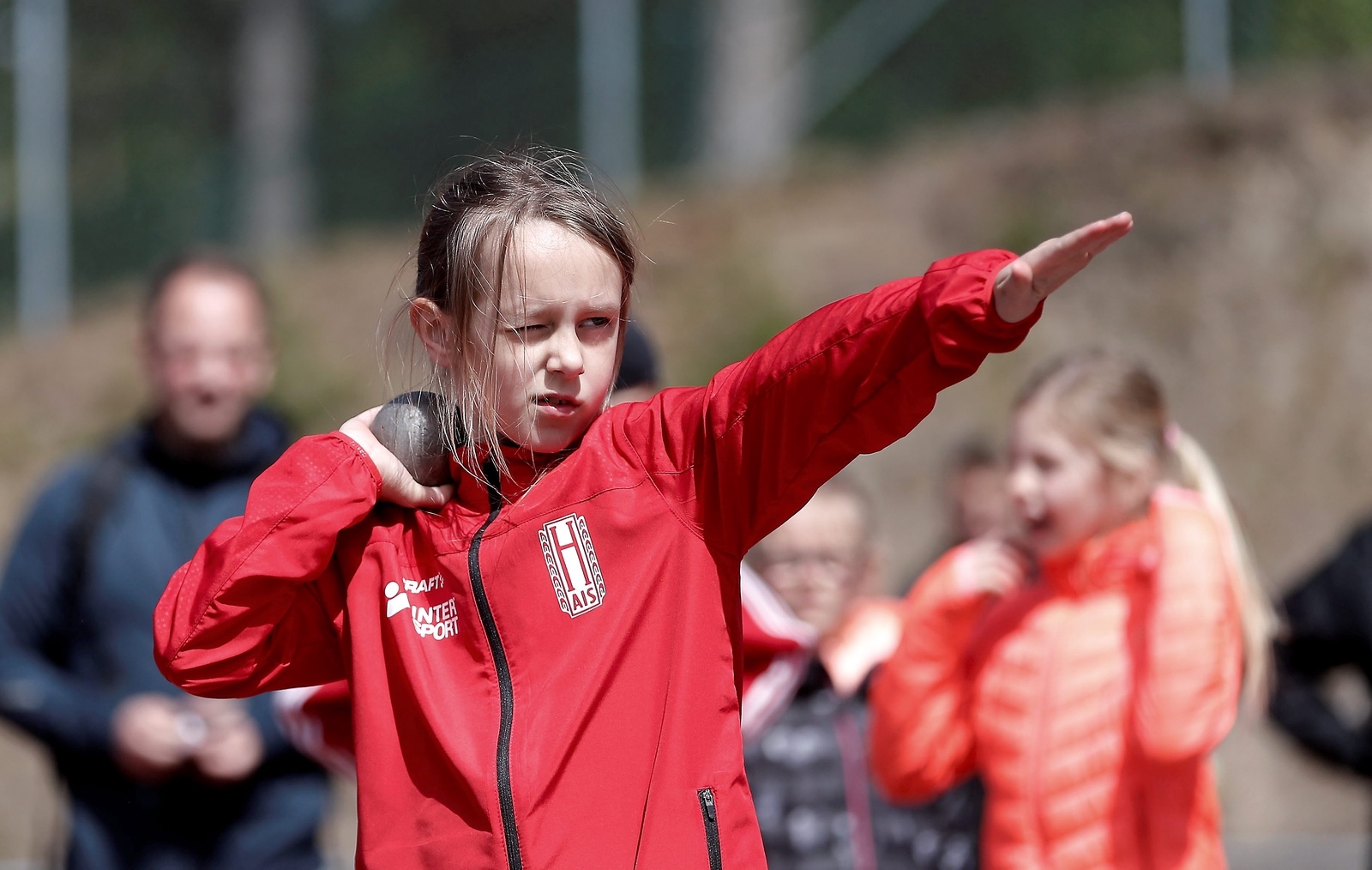 Gabriella Dunemark, Hais, var med i Vårkampen för första gången, och förutom att stöta kula ställde hon upp i längdhopp och 60 meter. Foto: Stefan Sandström