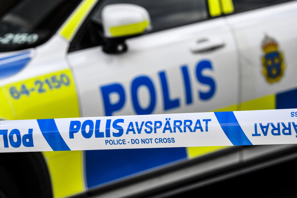 När polisen sökte efter en misstänkt tjuv hittades en man i vattnet vid Söder Mälarstrand i Stockholm. Nu har mannen avlidit. Arkivbild.