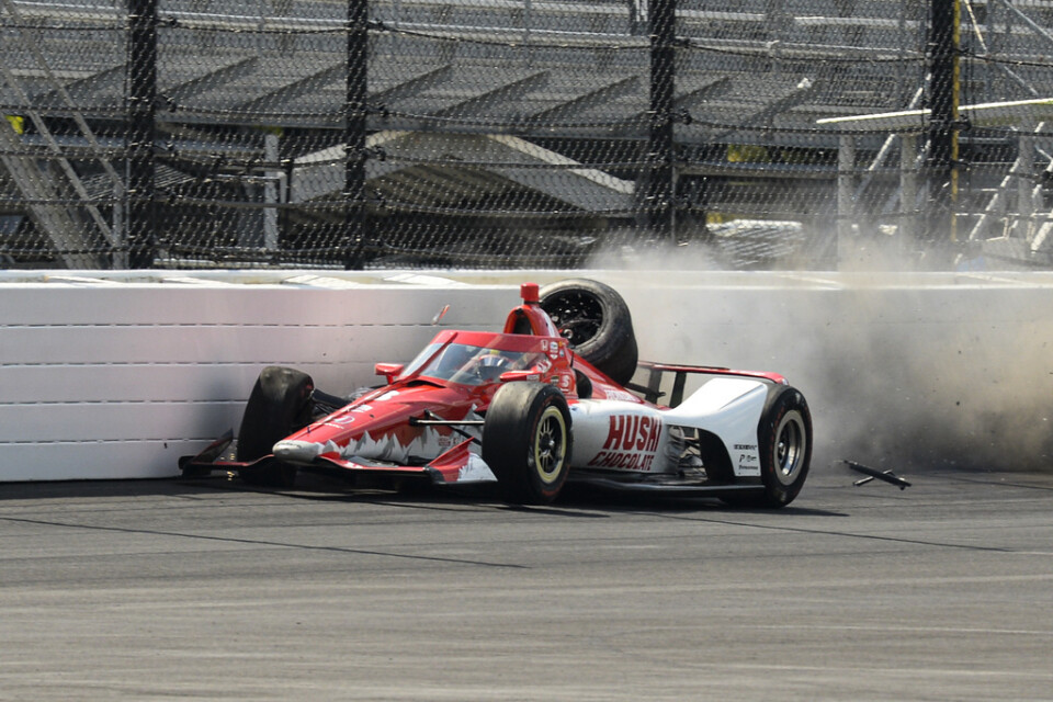 Indy 500 fick ett snöpligt slut för Marcus Ericsson.