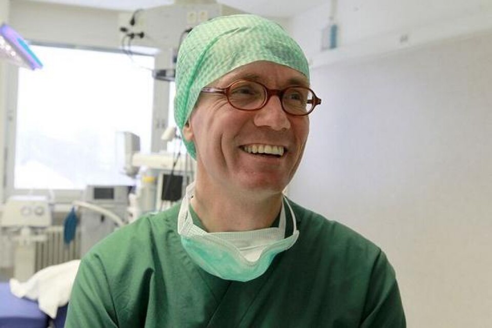 Kirurgen Sören Norbaek har bara i år genomfört 200 åderbråcksoperationer i Kristianstad.