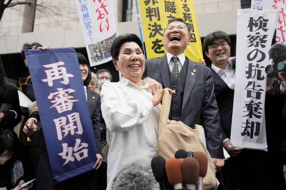 Hakamadas 90-åriga syster Hideko, som i decennier kämpat för att broderns fall ska prövas på nytt, välkomnar beskedet.
