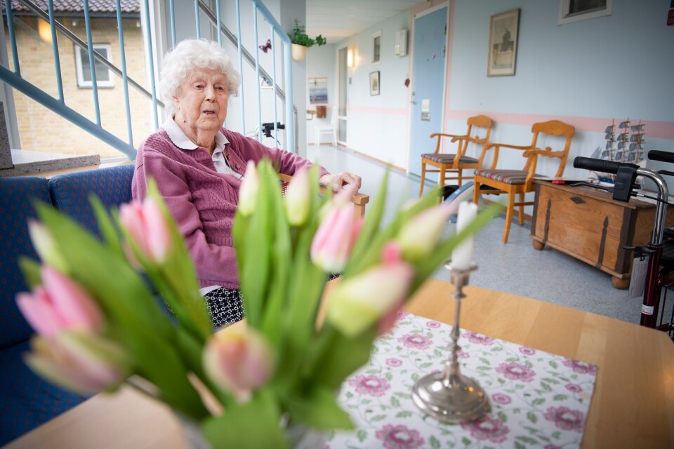 Ellen Viola ”Ella” Johansson fyller 100 år i dag. Hon firar med öppet hus i ett rum på Lindebo.