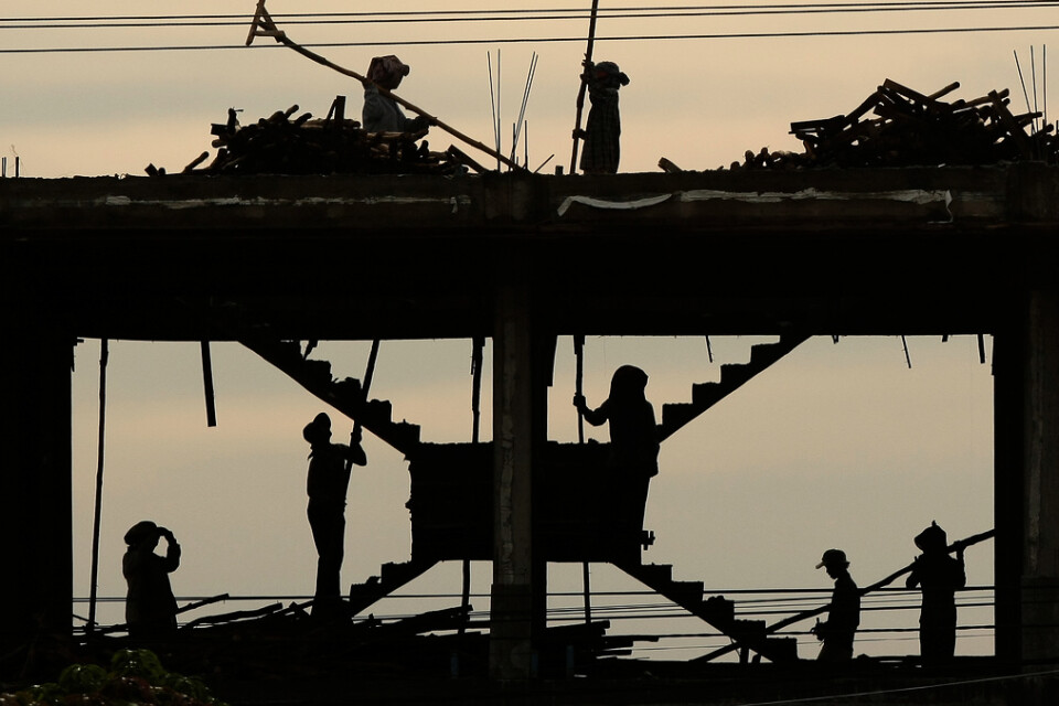 Byggarbetare vid ett annat bygge i Kambodja. Arkivbild.
