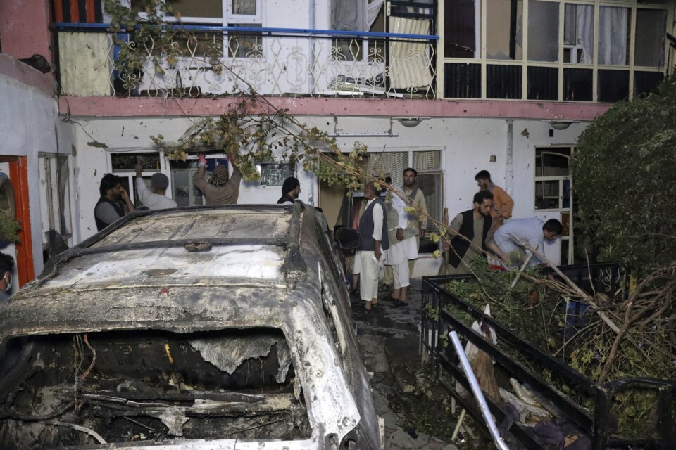 Bilen som uppgavs ha transporterat självmordsbombare angreps av en amerikansk drönare. Militären erkände senare att det var ett misstag, bara civila fanns i bilen.