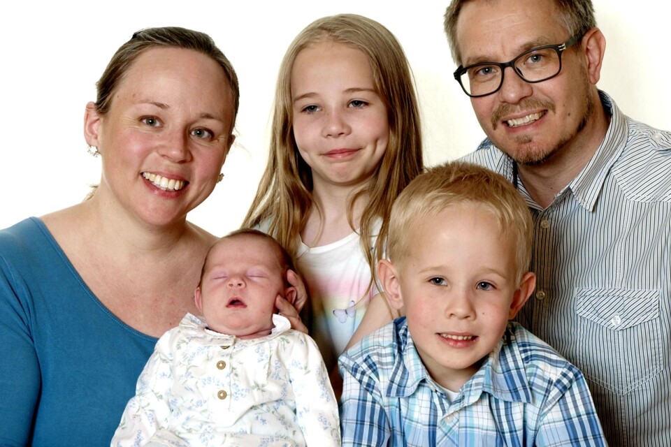 Sara och Rikard Hellgren, Adelgatan 5A, Kalmar, fick den 13 april dotter som heter Liv Hellgren. Vikt 3464 g, längd 49 cm. Syskon: Elise och Isak Hellgren.