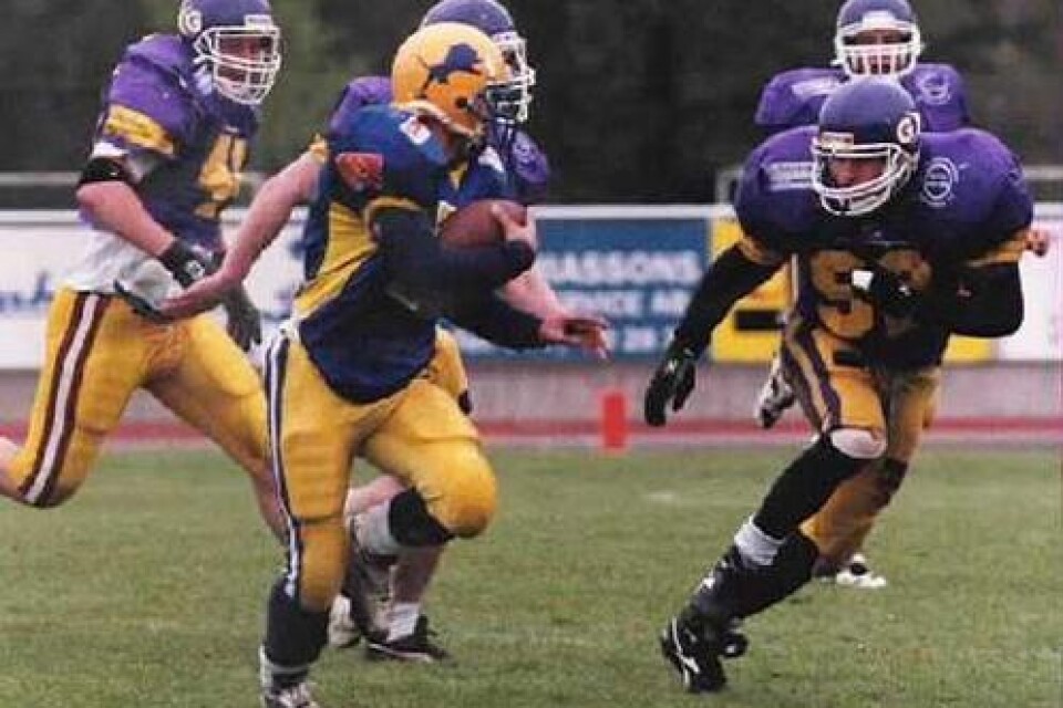 Spelande headcoach är 22-årige quarterbacken Martin Svensson.
