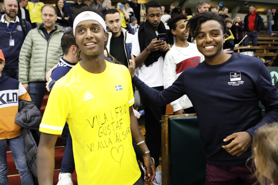 Mikael Ymer, till vänster, förlorade uppvisningsmatchen mot storebror Elias i Kungliga tennishallen. Arkivbild.