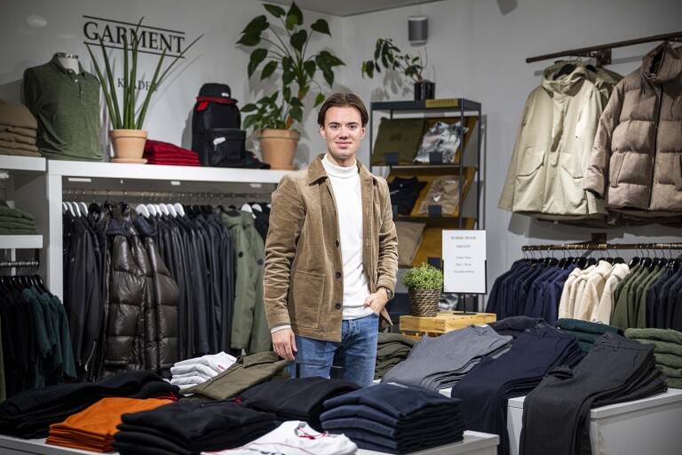 Modeintresserade Jesper, 27, uppfyllde dröm – blev chef i klädbutik