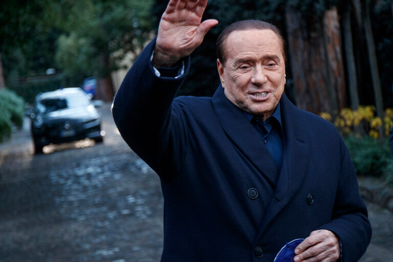 Berlusconi hoppar av presidentvalet