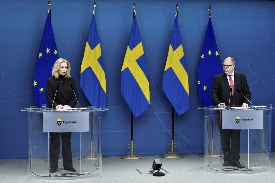 Kulturminister Jeanette Gustafsdotter (S) och näringsminister Karl-Petter Thorwaldsson (S) presenterar nya ekonomiska stöd med anledning av pandemin.
