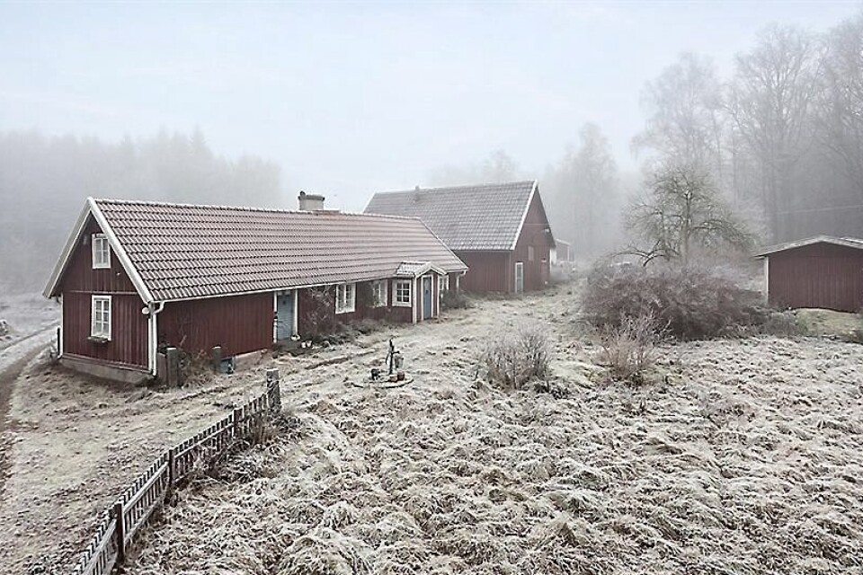 Utropspriset på Bunkerläkarens gård i Axeltorp ligger på 825 000 kronor, och enligt mäklaren är intresset fortfarande stort.Foto: Mäklarhuset i Kristianstad