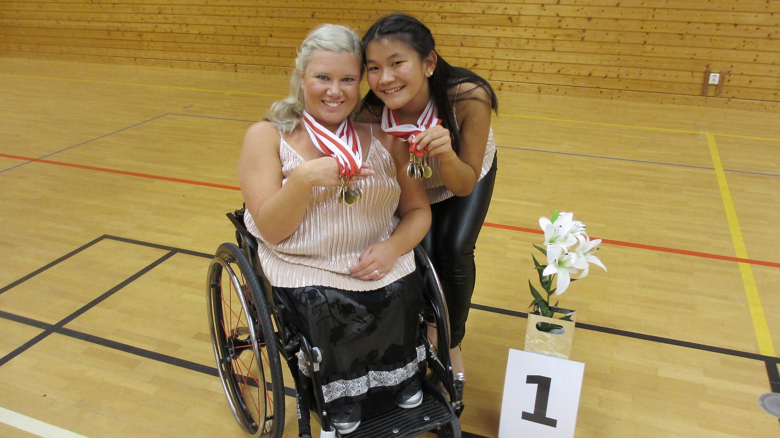 Systrarna Hedman kom hem från Västcupen med ett guld, fem silver och två bronsmedaljer. PRIVAT BILD