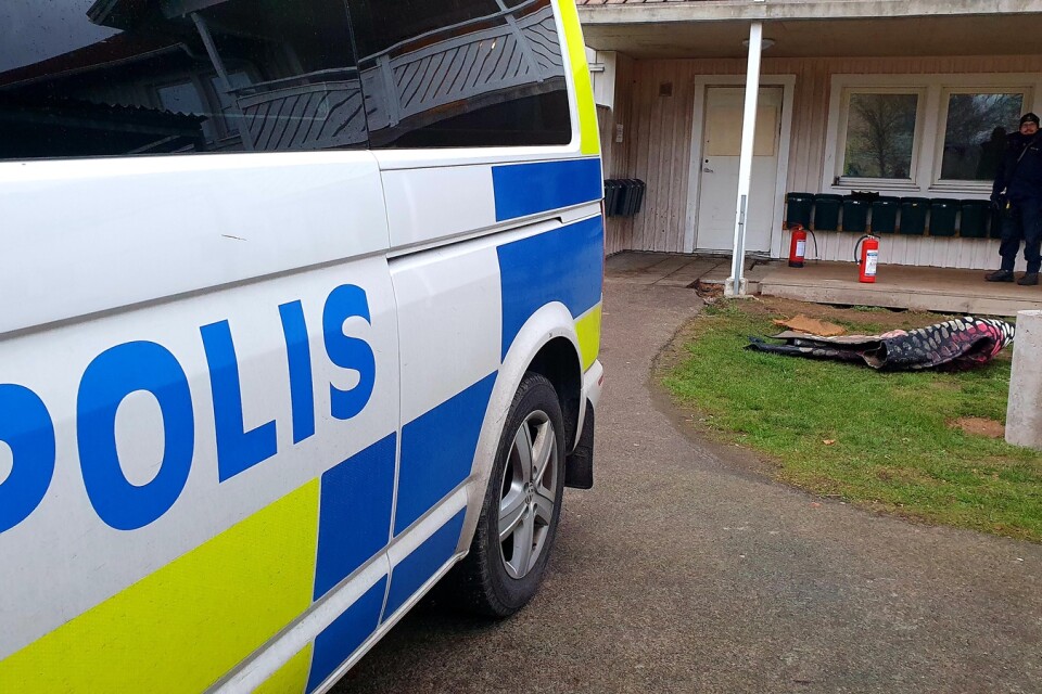 Polis var på tisdagsförmiddagen på plats på Folkparksvägen i Ronneby.