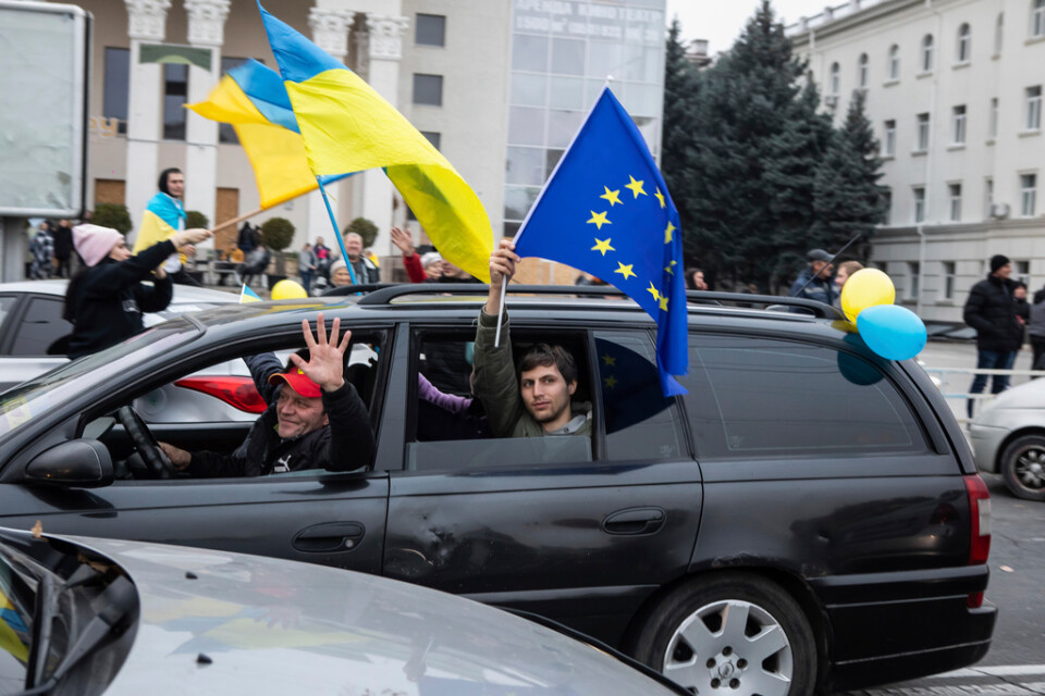 Ukrainare firar att Cherson är återtaget.