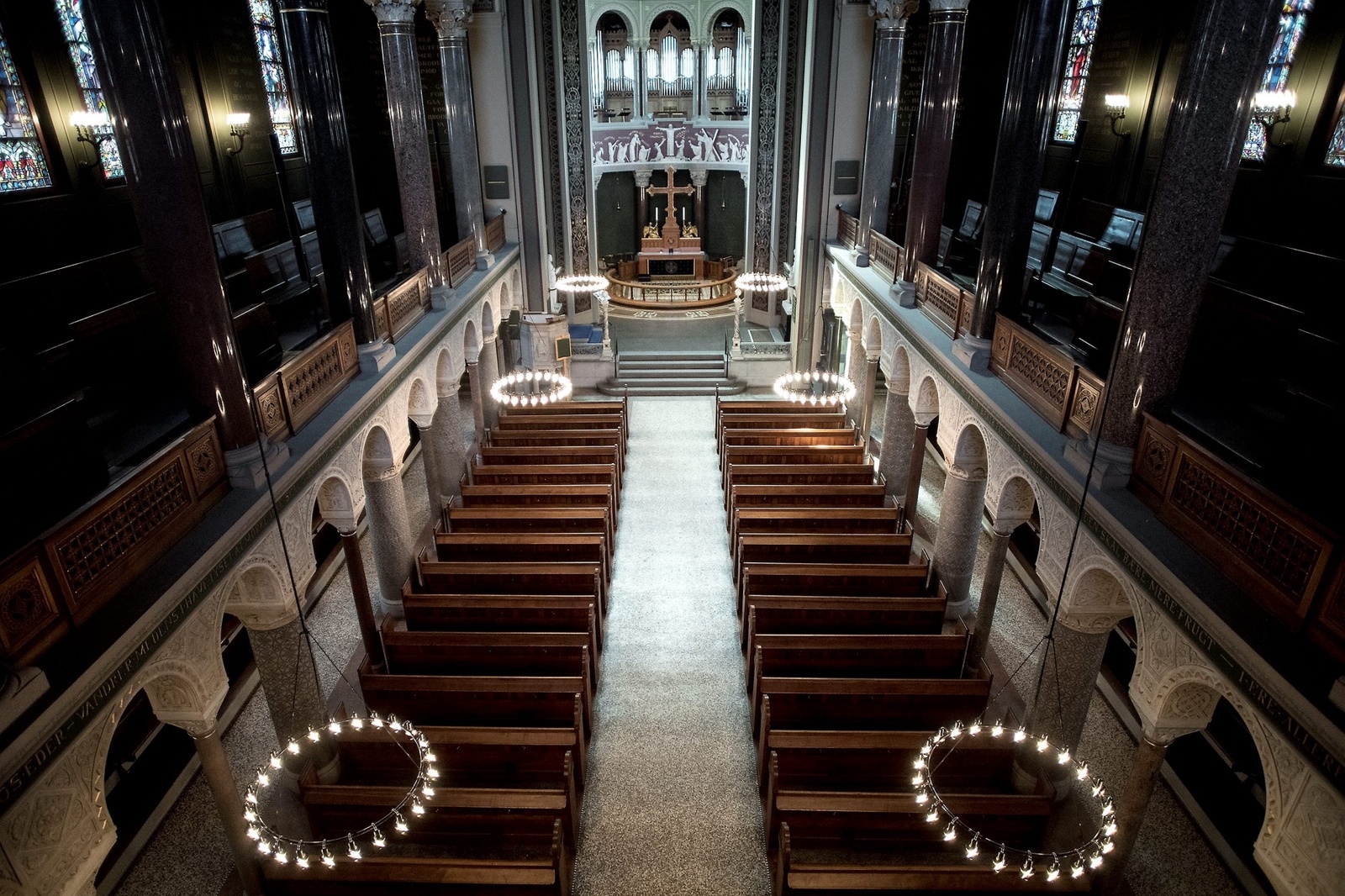 Kyrkan ska ha så varierad dekoration som möjligt allt enligt Carl Jacobsens vilja.
Foto: Jörgen Johansson