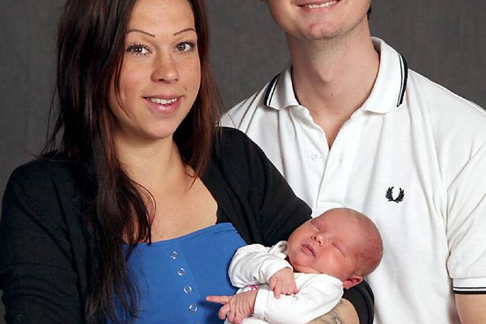 My Dahl och Magnus Larsen, Rödeby, fick den 8 april en dotter Melissa som vägde 3560 g och var 52 cm.