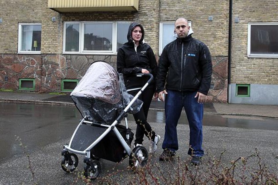 Nina Malmqvist och Mohammed Chahin har flyttat ifrån mögelhuset på Skarpskyttegatan