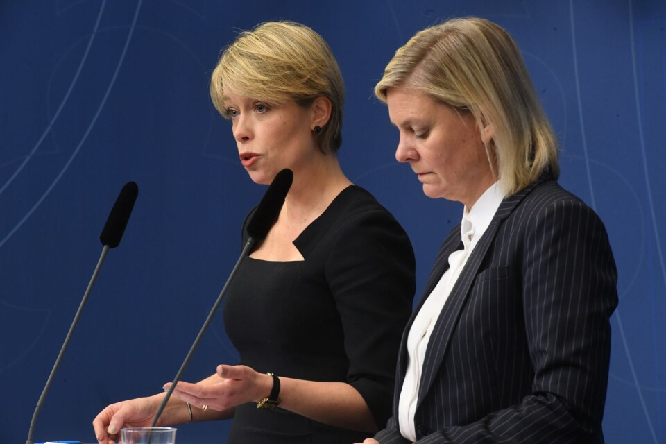 Socialminister Annika Strandhäll (S) och finansminister Magdalena Andersson (S) håller presskonferens om att staten ska tillsätta en utredning av bygget av Nya Karolinska.