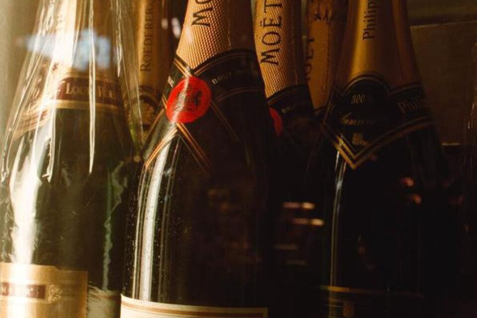 Champagneflaskorna går åt när brats och Stureplansliberaler vaskar. Sådant slöseri är motsatsen till den borgerliga dygden sparsamhet. Foto: Anna Littorin