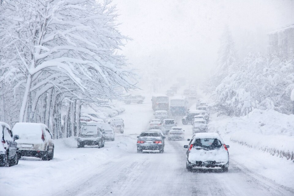 Trafikverket uppmanar dig att lämna bilen hemma om du inte har vinterdäck.