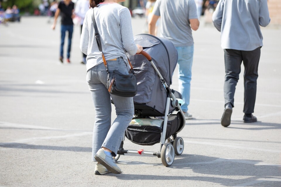 Kvinna med barnvagn