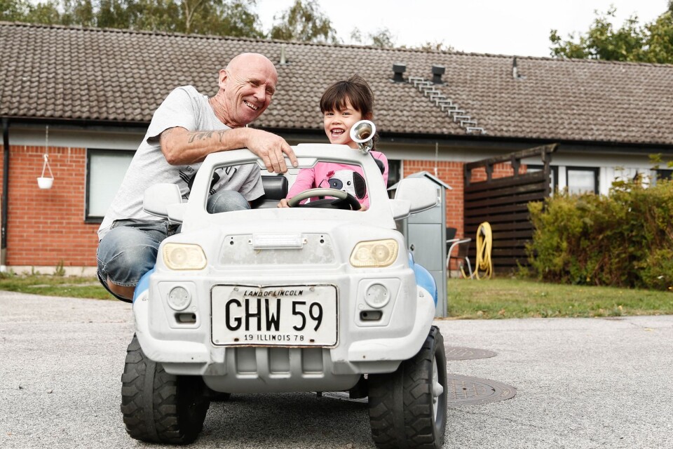 Folkraceföraren och Månadens veteran Ronny Bäckman uppskattar livet mer än många och mest av allt uppskattar han att leka med dottern Dinah.