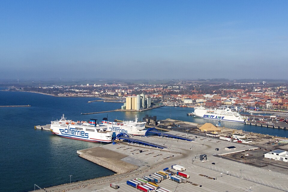 Utbyggnaden av Ystads hamn har kostat 43 miljoner kronor mer än beräknat, något som politikerna i kommunstyrelsens arbetsutskott fick veta först nu i veckan.