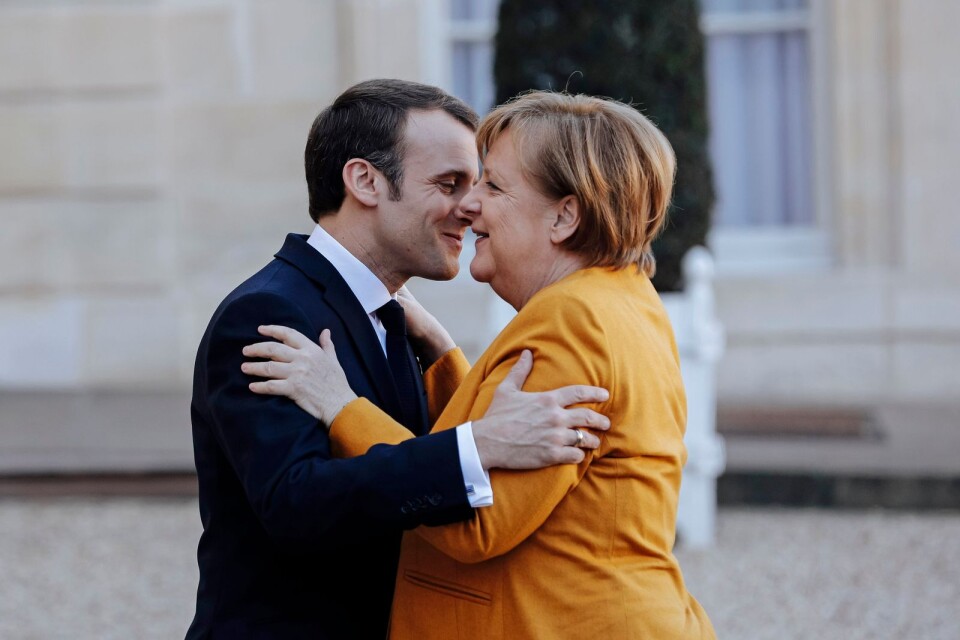 Emmanuel Macron vill bli Angela Merkels arvtagare i Europa.