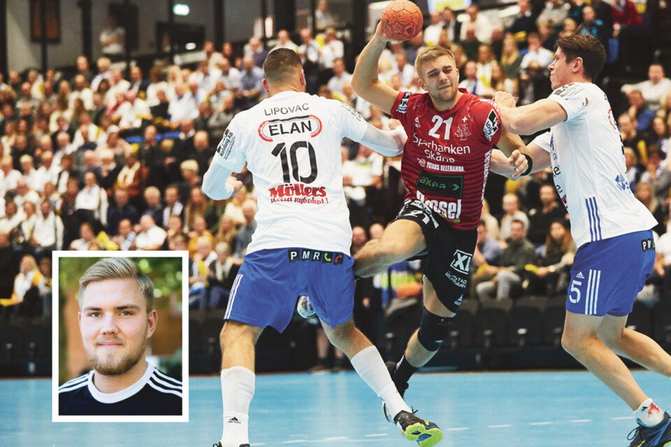 Filip Långh (i röd tröja med nummer 21) och Oscar Hansson (infälld) fortsätter i IFK Ystad de närmaste säsongerna.