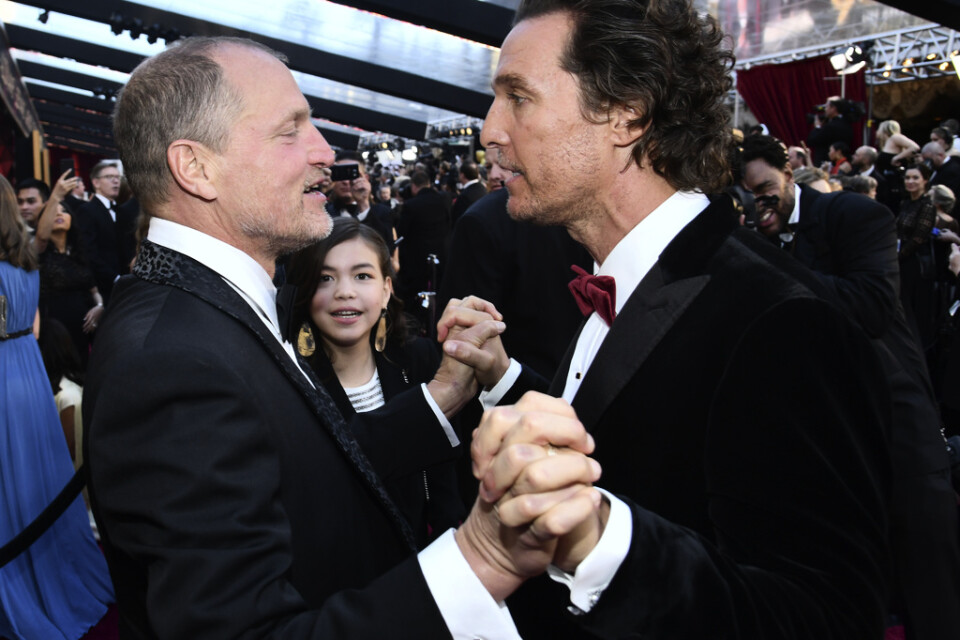 Woody Harrelson och Matthew McConaughey är kollegor och nära vänner, men är de också halvbröder? Arkivbild.