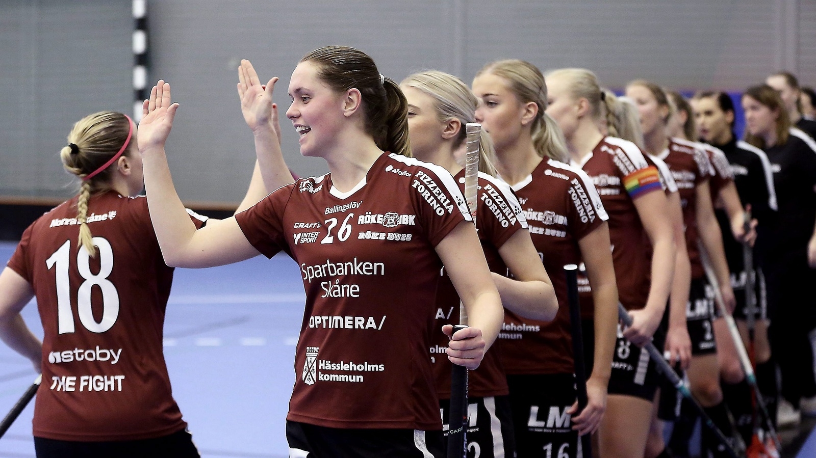 Rökes Hanna Johansson (nr 26) var i målform då hon gjorde hela fem mål i Göingederbyt mot Lönsboda. FOTO: STEFAN SANDSTRÖM