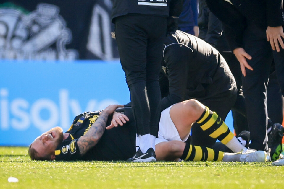 AIK:s John Guidetti skadade sig på nytt i onsdagens match i svenska cupen, omgång 2, mot Dalkurd. Arkivbild.