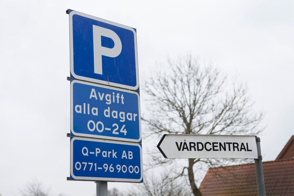 Skribenten menar att parkeringsplatserna vid Anderslövs vårdcentral är dåligt underhållna och får svar direkt.