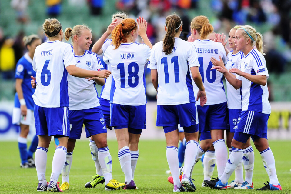 I höstas beslutades att de finländska damlandslagsspelarna ska få samma ersättning som sina motsvarigheter på herrsidan. Nu har Finlands fotbollsförbund tagit nästa steg mot jämställdhet, genom att skrota könsprefixet i den inhemska högstaligan.