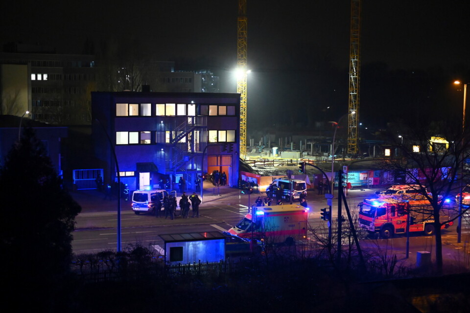 Tysk polis och räddningstjänst vid den plats där skottlossning ägt rum på torsdagskvällen.