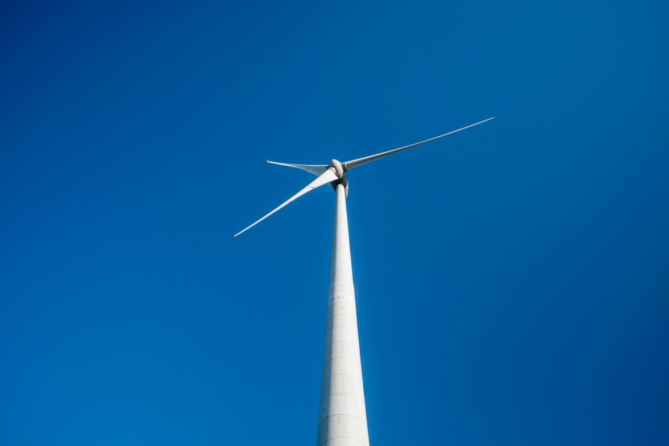 Lars Carlsson tycker att Sveriges vindkraftverk kan placeras i Stockholm.