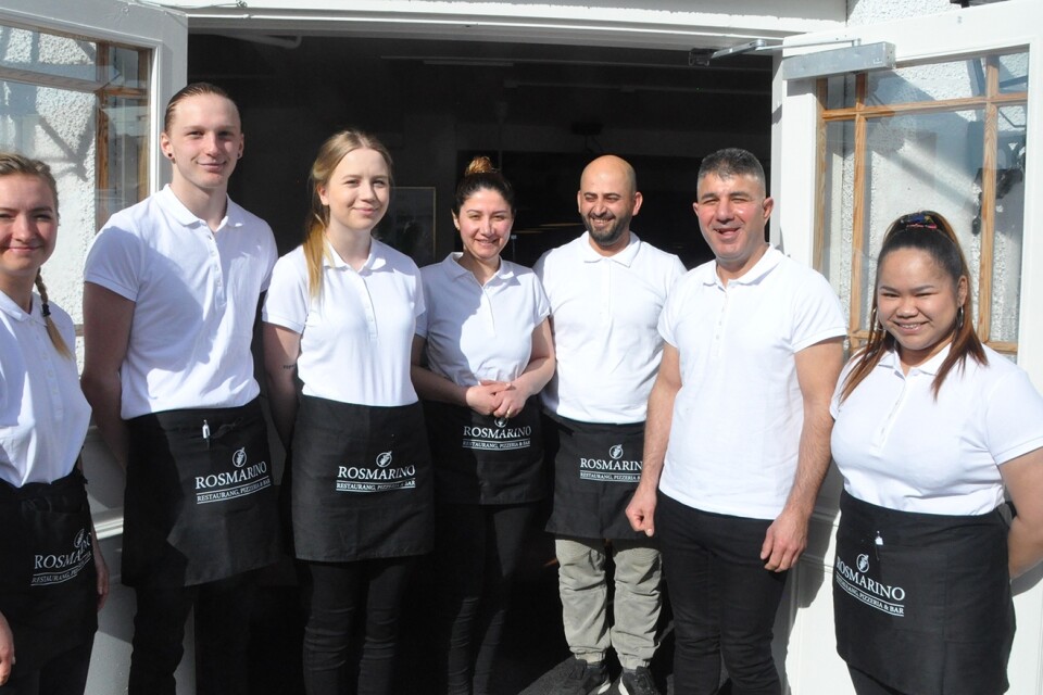 Restaurang Rosmarino Borgholm, ägarna Nahla Sabri och Adel Selo med personal